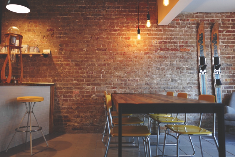 restaurant-VALBONNE-min_brick-wall-1834784